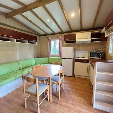 Les Maisonnettes Du Lac - Base De Loisirs Lavare ภายนอก รูปภาพ