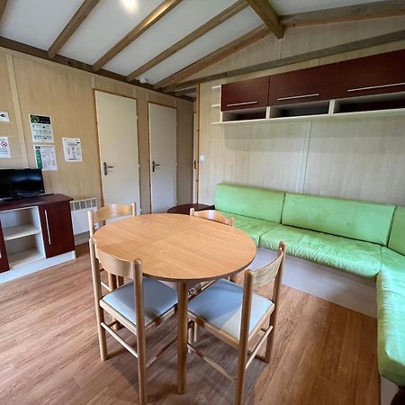 Les Maisonnettes Du Lac - Base De Loisirs Lavare ภายนอก รูปภาพ