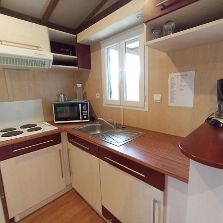 Les Maisonnettes Du Lac - Base De Loisirs Lavare ภายนอก รูปภาพ
