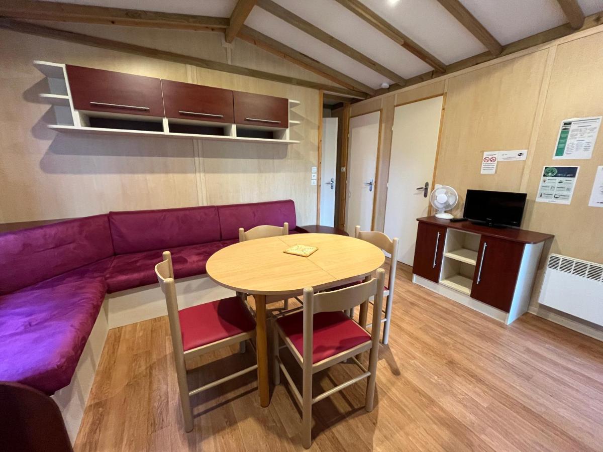 Les Maisonnettes Du Lac - Base De Loisirs Lavare ภายนอก รูปภาพ