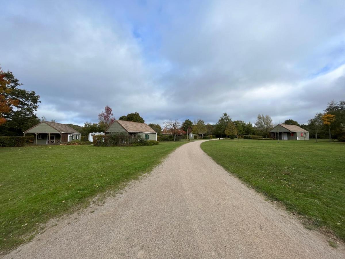 Les Maisonnettes Du Lac - Base De Loisirs Lavare ภายนอก รูปภาพ