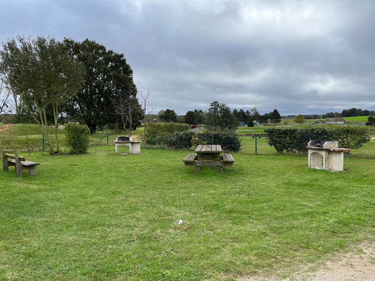 Les Maisonnettes Du Lac - Base De Loisirs Lavare ภายนอก รูปภาพ