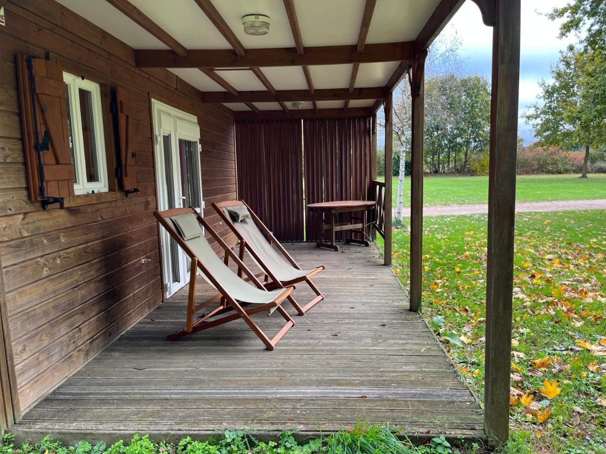Les Maisonnettes Du Lac - Base De Loisirs Lavare ภายนอก รูปภาพ