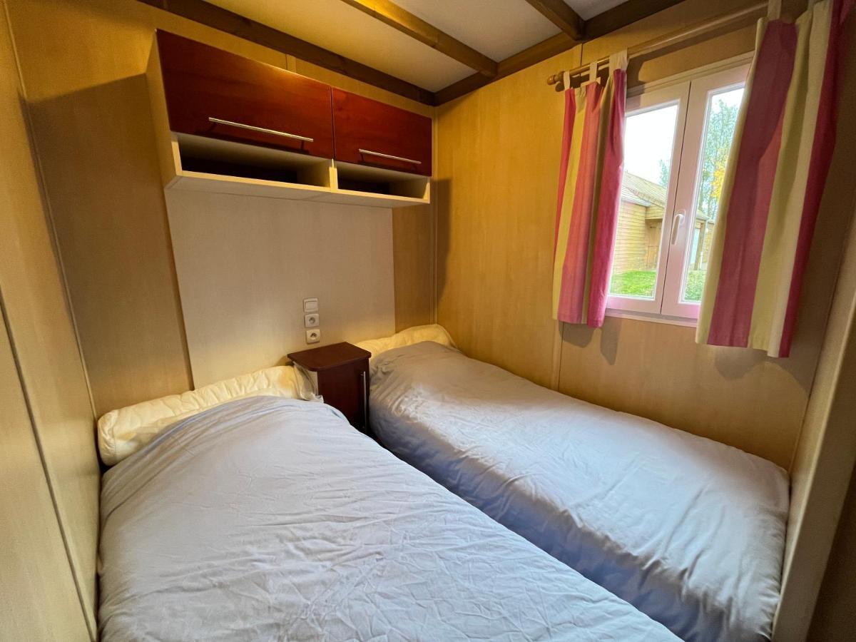 Les Maisonnettes Du Lac - Base De Loisirs Lavare ภายนอก รูปภาพ