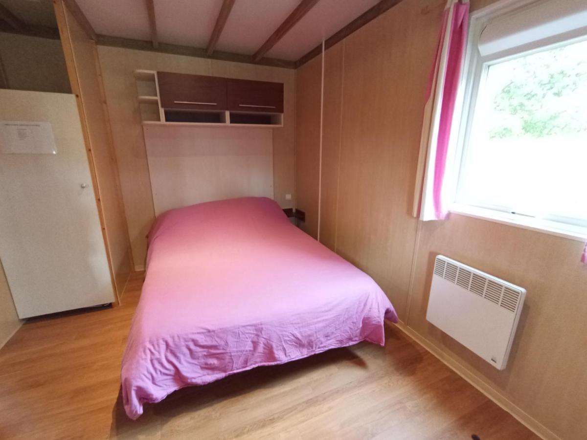 Les Maisonnettes Du Lac - Base De Loisirs Lavare ภายนอก รูปภาพ
