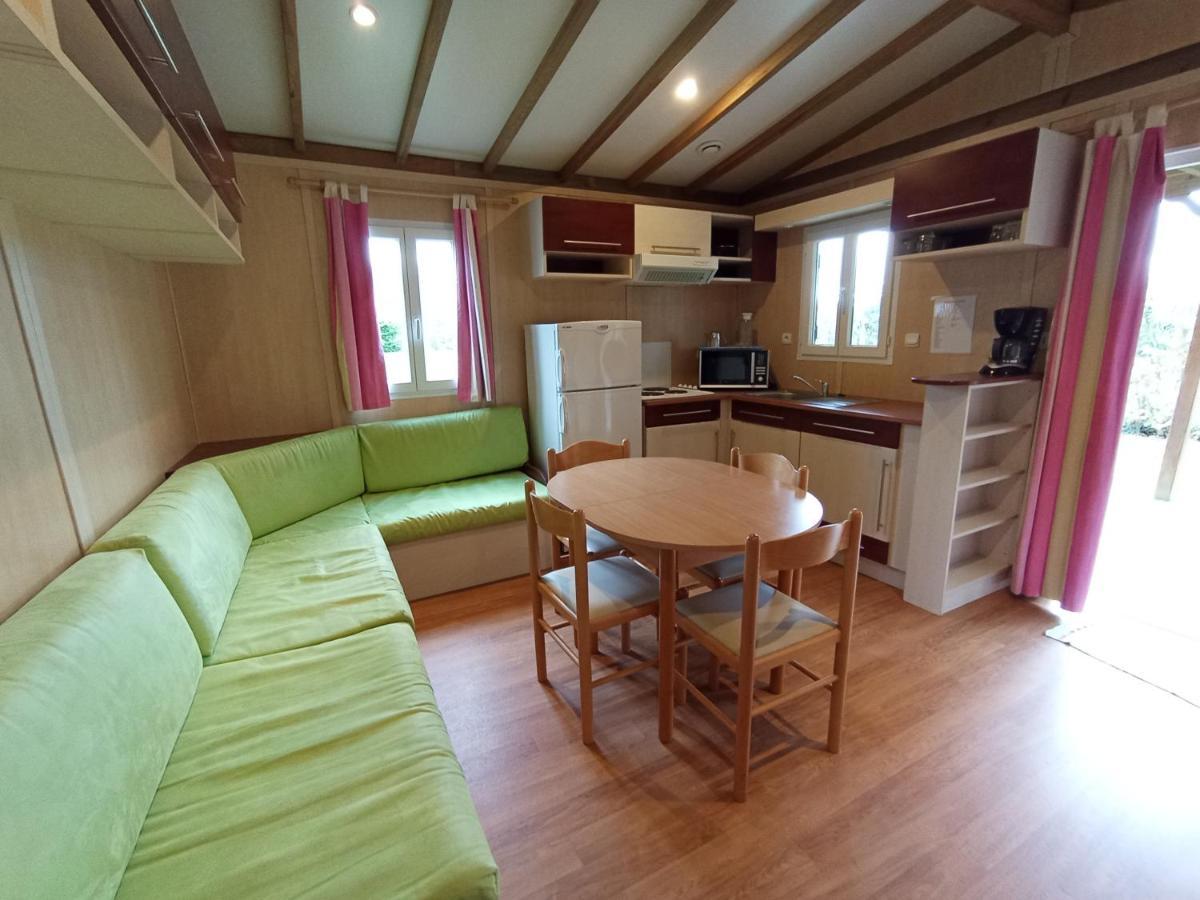 Les Maisonnettes Du Lac - Base De Loisirs Lavare ภายนอก รูปภาพ
