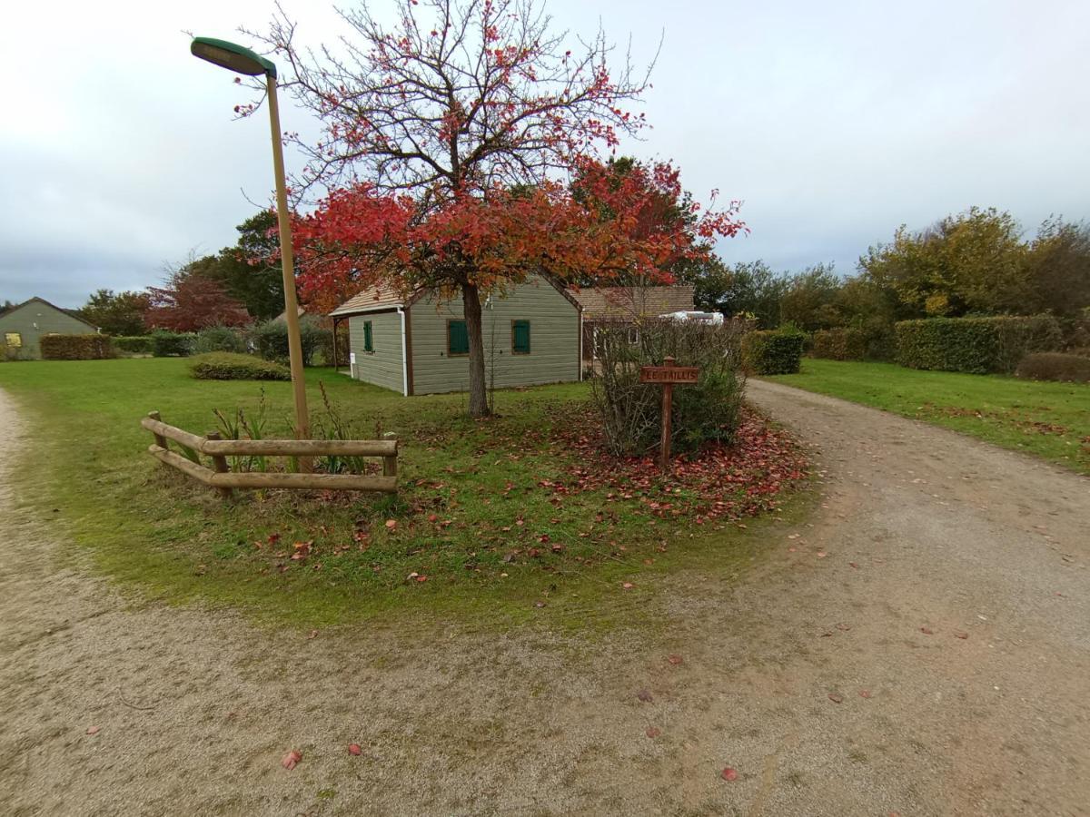 Les Maisonnettes Du Lac - Base De Loisirs Lavare ภายนอก รูปภาพ