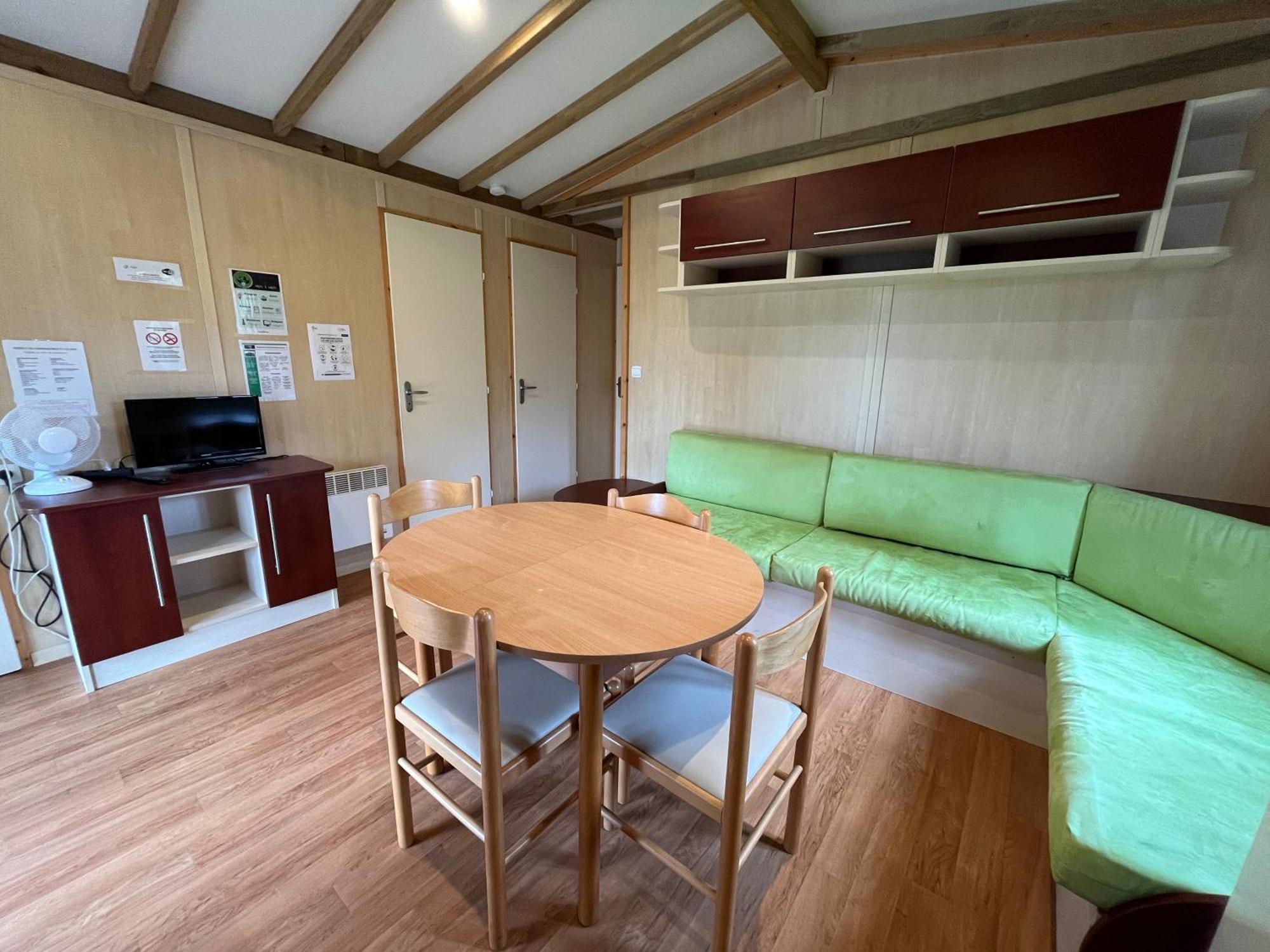 Les Maisonnettes Du Lac - Base De Loisirs Lavare ภายนอก รูปภาพ
