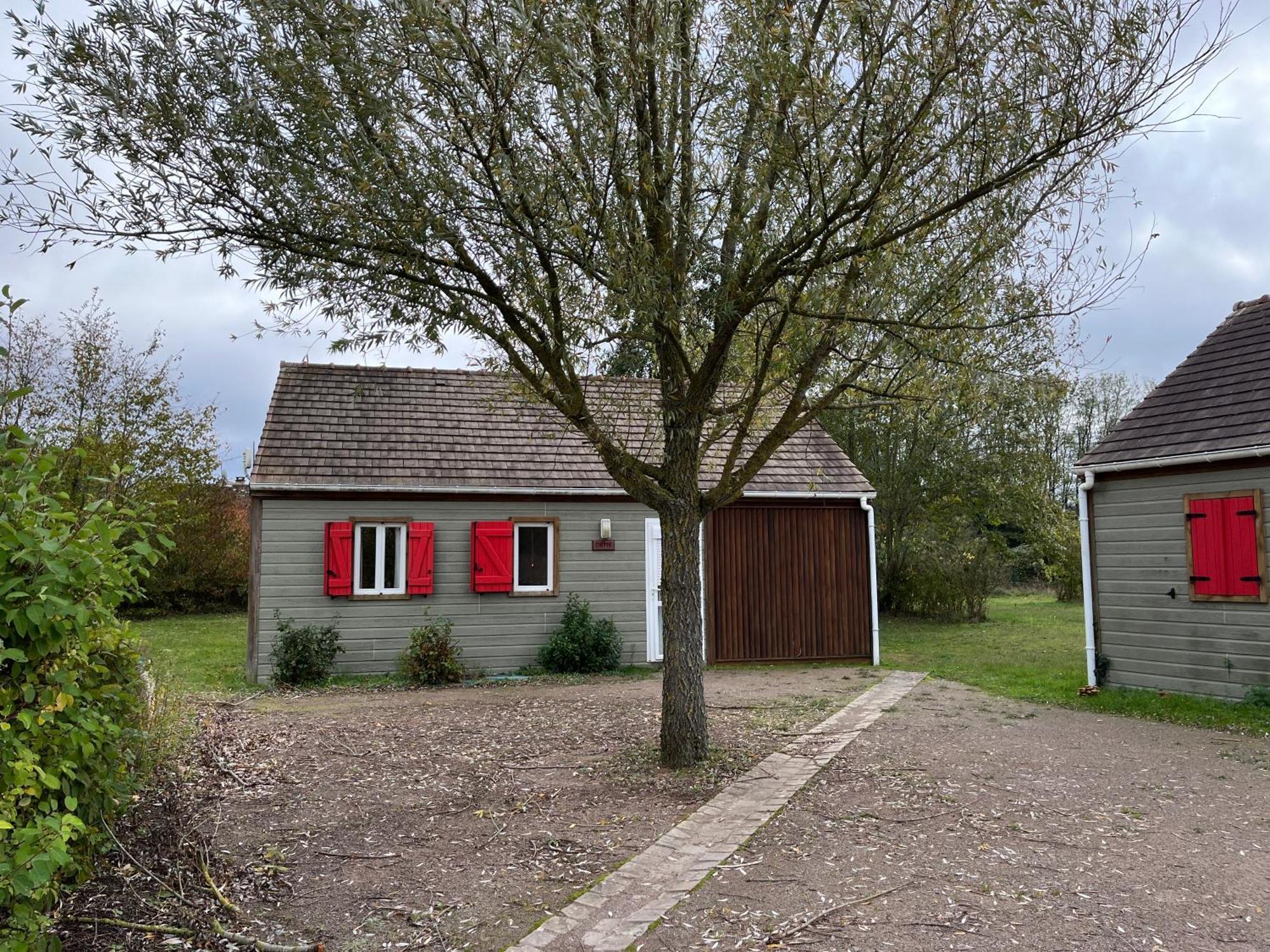 Les Maisonnettes Du Lac - Base De Loisirs Lavare ภายนอก รูปภาพ