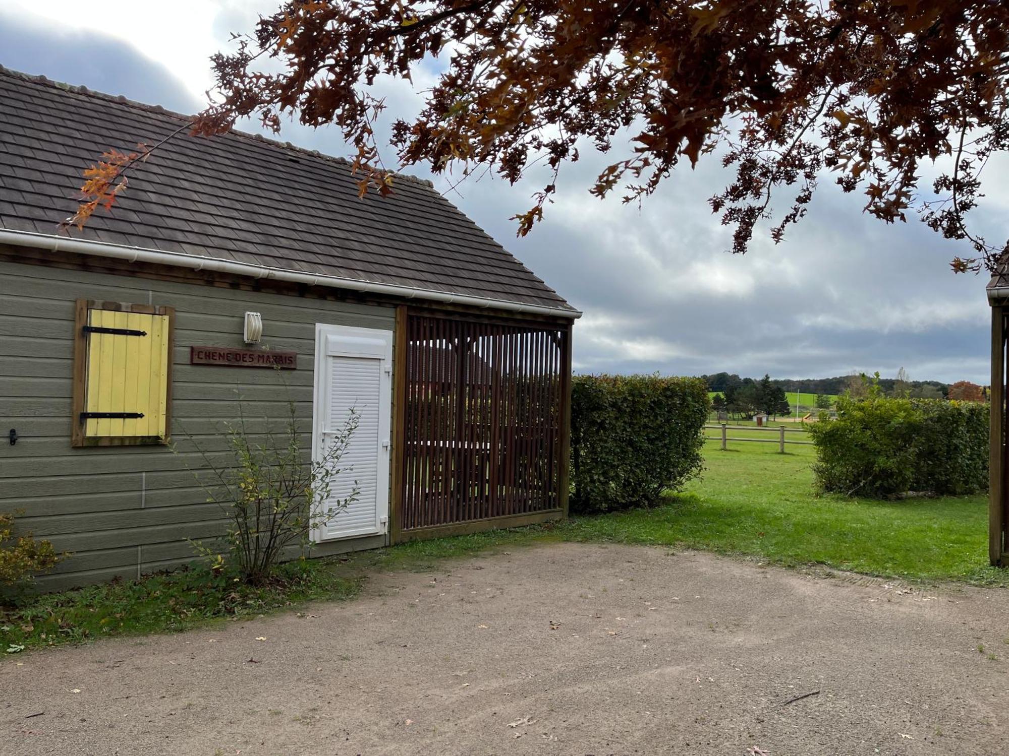 Les Maisonnettes Du Lac - Base De Loisirs Lavare ภายนอก รูปภาพ